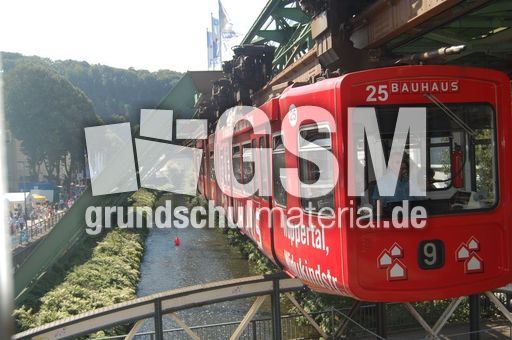 Wuppertaler_Schwebebahn1.jpg